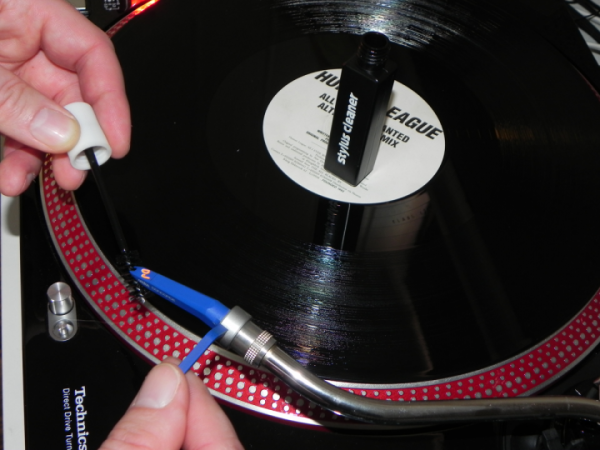 Schallplatten-Tonabnehmer-Reinigung