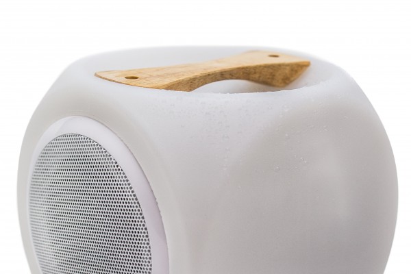 Mobiele buiten LED-luidspreker met houten handvat, Bluetooth, batterij, kleurverandering en afstandsbediening